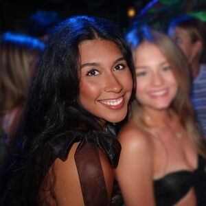 Meet your Posher, Adrianna